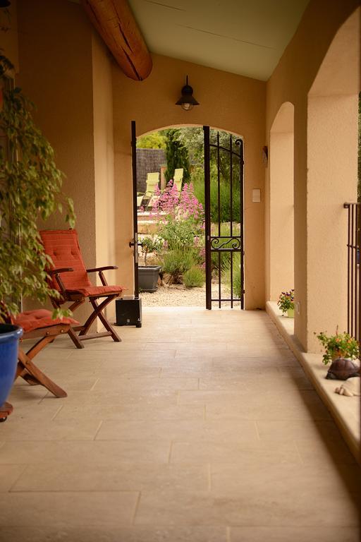 Mas De Carabelle Bed and Breakfast La Roque-Alric Δωμάτιο φωτογραφία