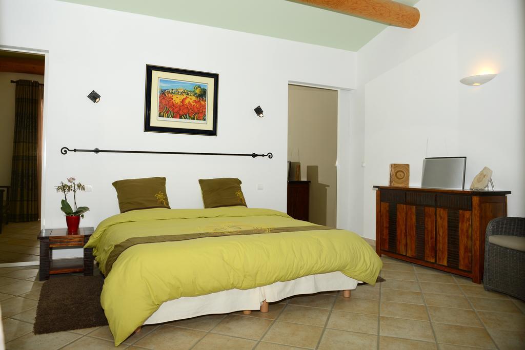 Mas De Carabelle Bed and Breakfast La Roque-Alric Δωμάτιο φωτογραφία