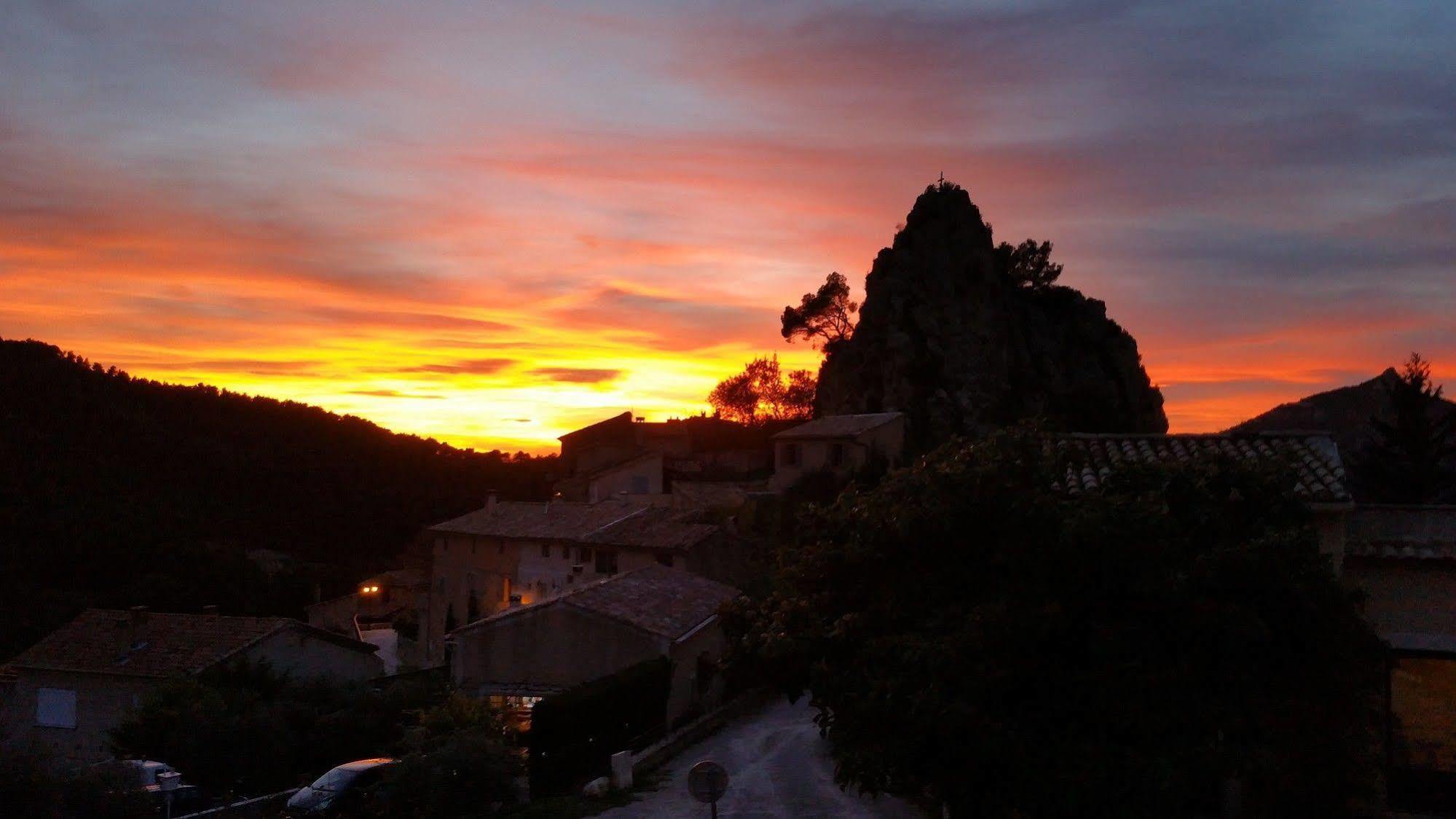 Mas De Carabelle Bed and Breakfast La Roque-Alric Εξωτερικό φωτογραφία