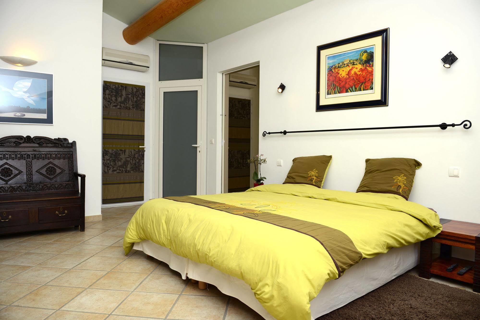 Mas De Carabelle Bed and Breakfast La Roque-Alric Εξωτερικό φωτογραφία