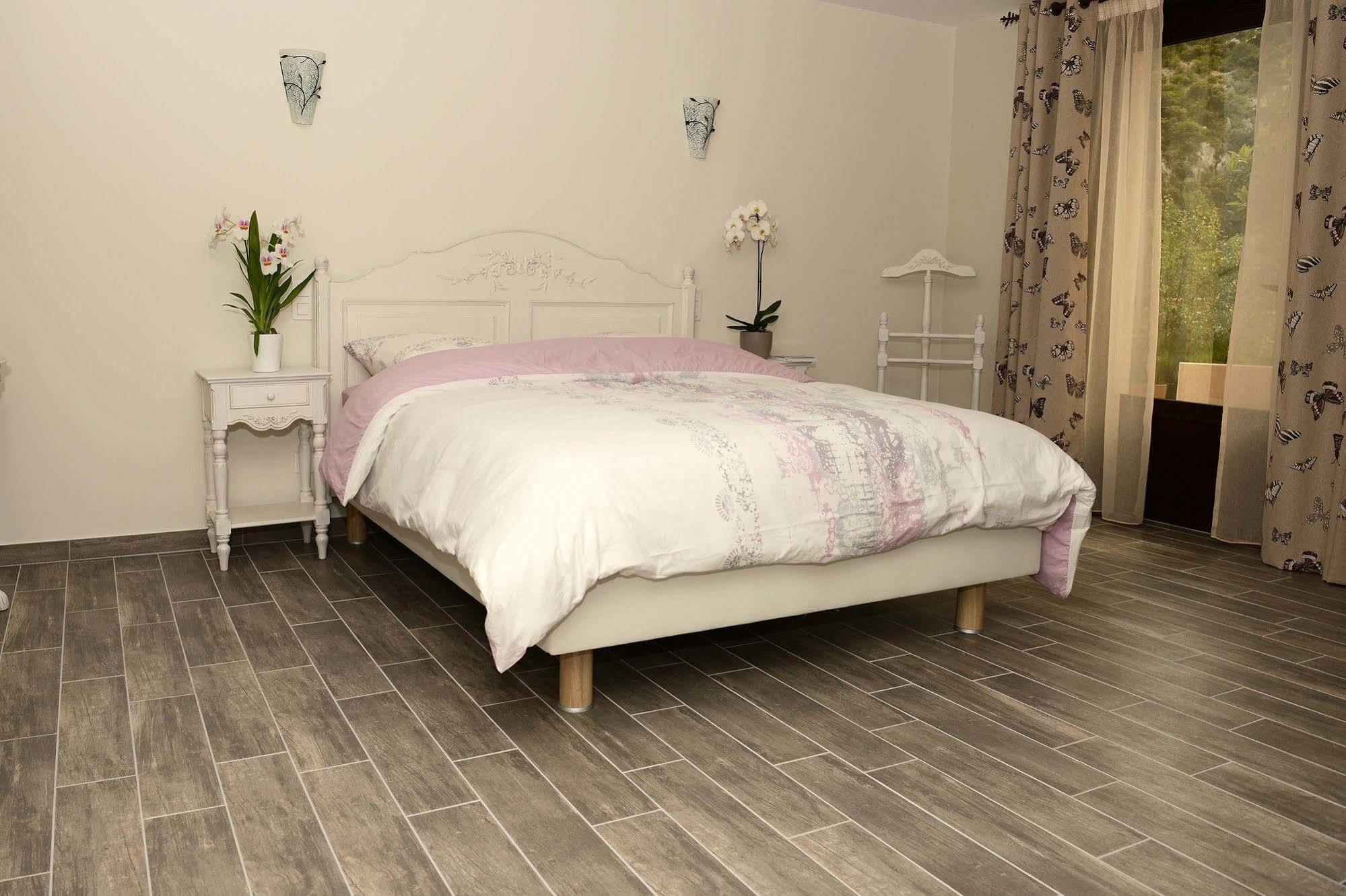 Mas De Carabelle Bed and Breakfast La Roque-Alric Εξωτερικό φωτογραφία